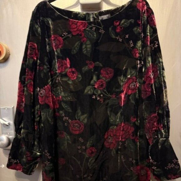 Velvet Floral with bateau neckline Puff Sleeve Shift Dress with Bishop Sleeves - Picture 6 of 16